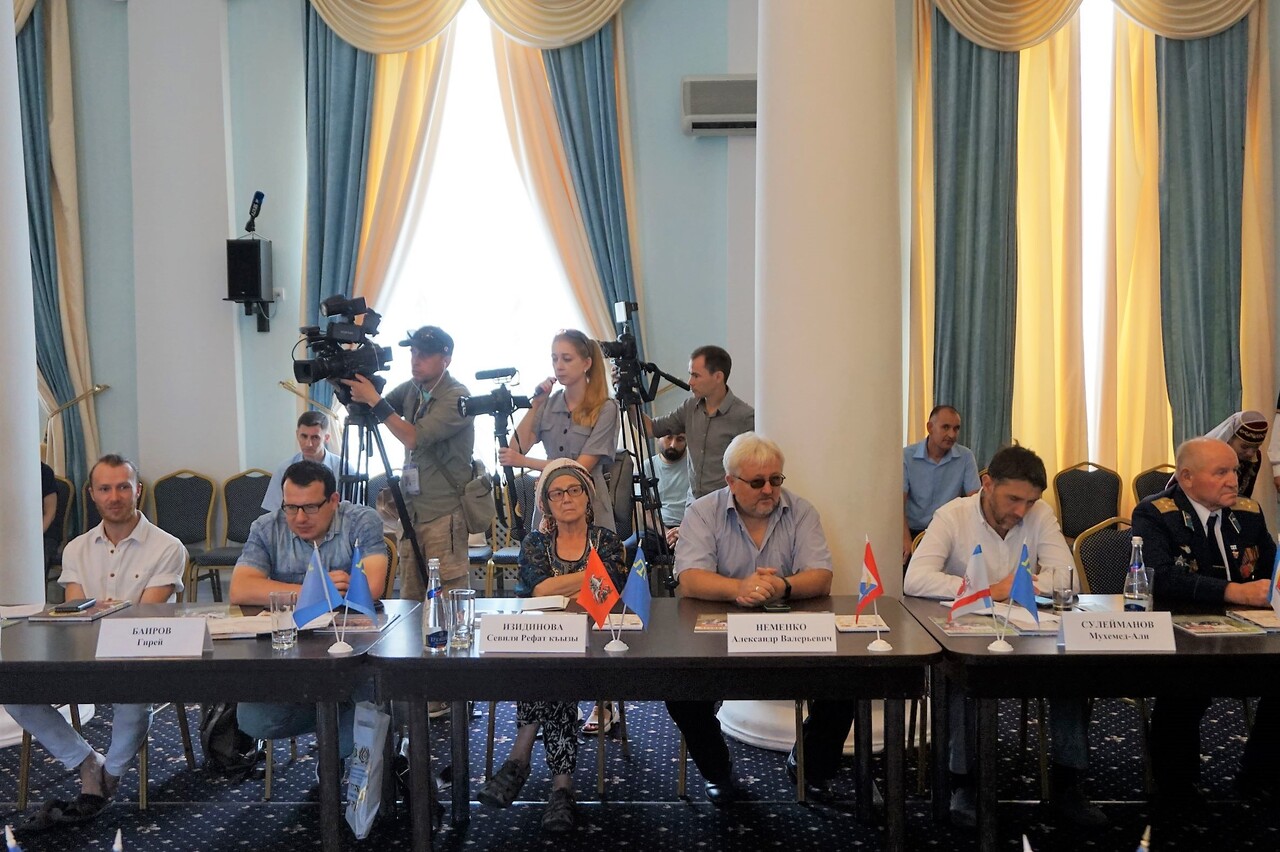  В Севастополе прошел первый форум крымских татар
